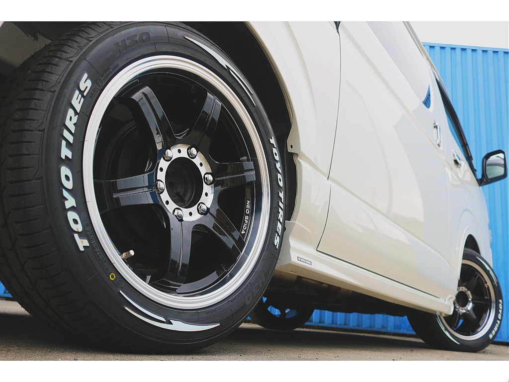 ＦＬＥＸ　NEO SFIDA 01　１８インチ　×　TOYO　H30タイヤ♪