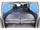 両側跳ね上げ式4列目シートで荷物も乗せちゃいます！！