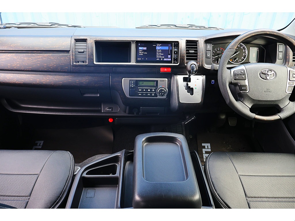 視点が高く、見通しが良い運転席。乗れば運転のしやすさが分かります♪