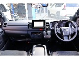 視点が高く、見通しが良い運転席。乗れば運転のしやすさが分かります♪