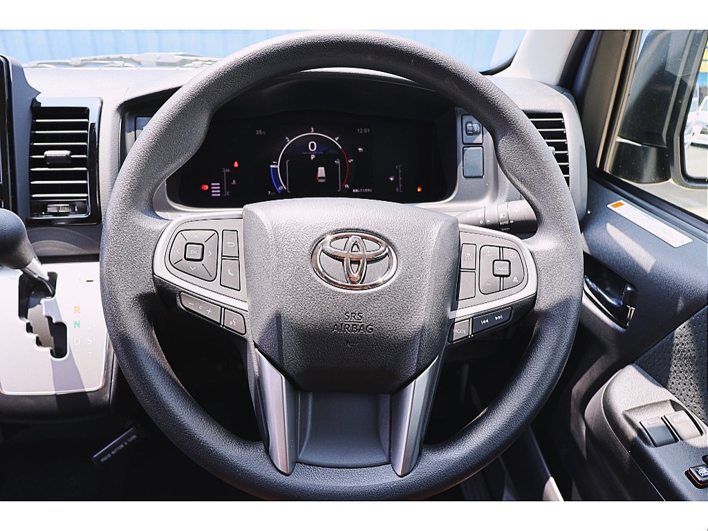 運転中ハンドルから手を放さずに操作できる純正スイッチ類♪