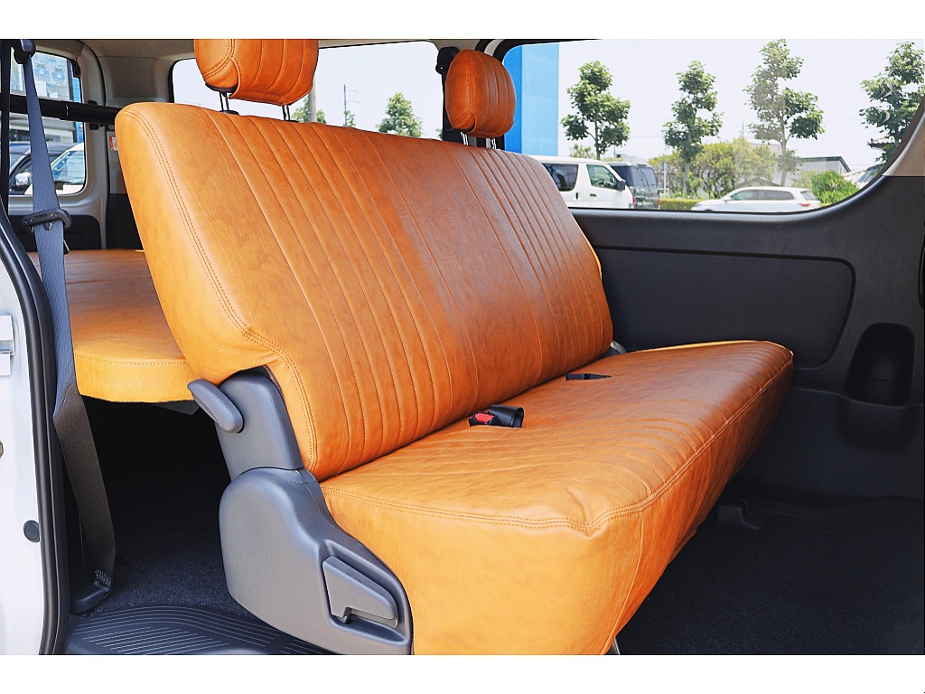 FLEX　オリジナルシートカバー♪　ブラウンレザー調で車内の統一感を図りました♪