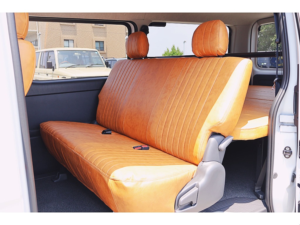 FLEX　オリジナルシートカバー♪　ブラウンレザー調で車内の統一感を図りました♪