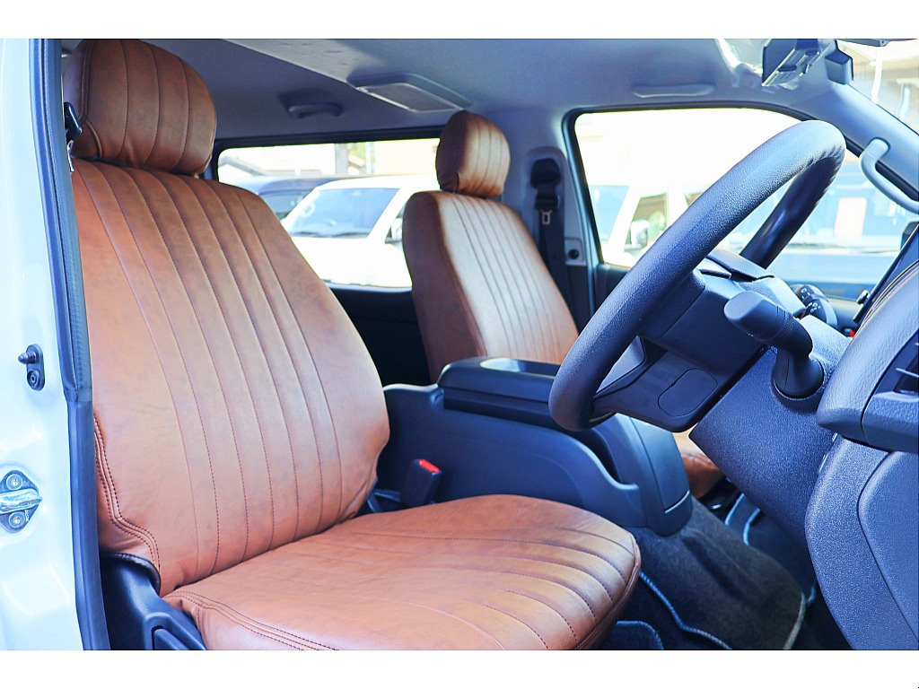 FLEX　オリジナルシートカバー♪　ブラウンレザー調で車内の統一感を図りました♪
