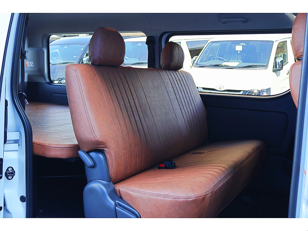 FLEX　オリジナルシートカバー♪　ブラウンレザー調で車内の統一感を図りました♪