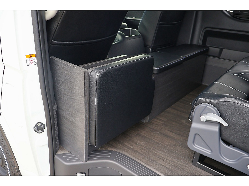 トヨタ&nbsp;ハイエース&nbsp;ワゴン2.7GLロング ミドルルーフ 4WD&nbsp;【FLEX内装架装ネクロス】&nbsp;静岡県の詳細画像&nbsp;その10