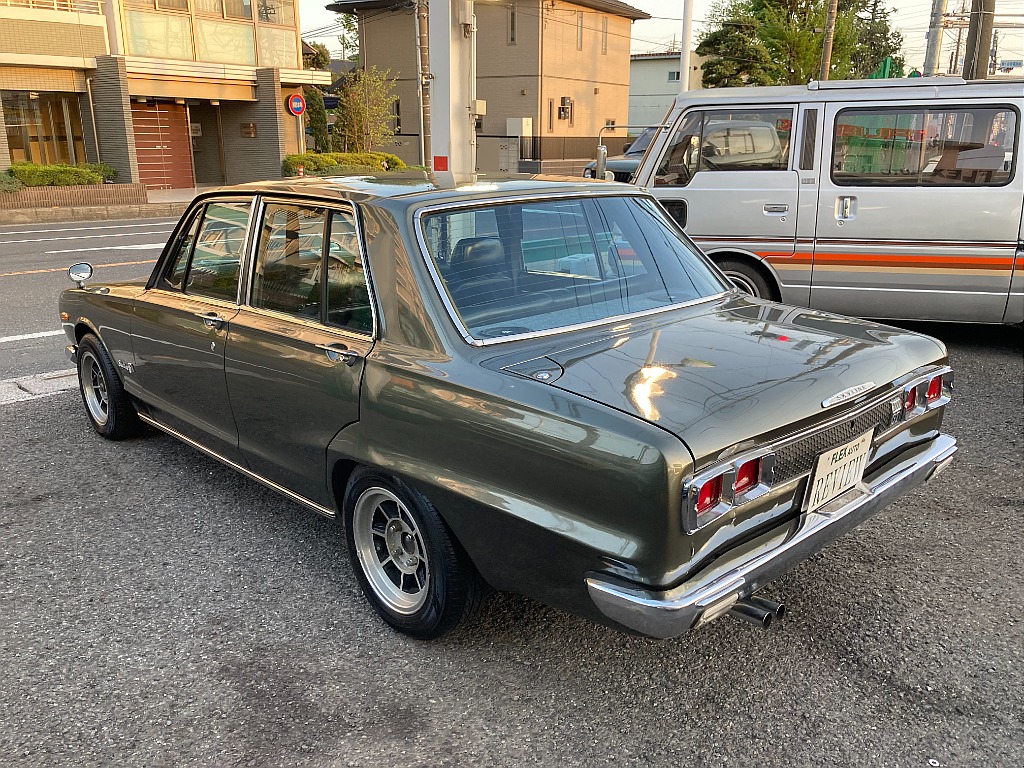 日産 スカイライン　4ドア(11枚目)