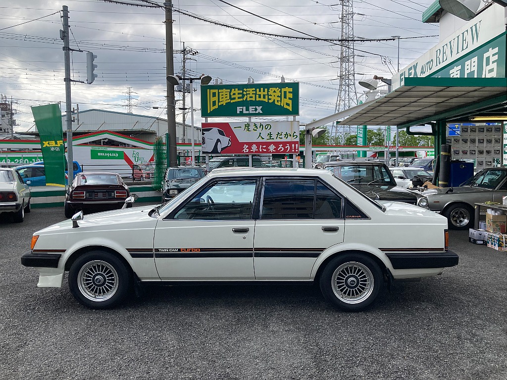 トヨタ カリーナ　4ドアセダン(11枚目)