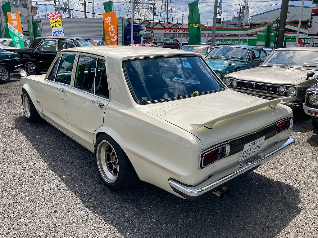 日産 スカイライン 4ドア(12枚目)