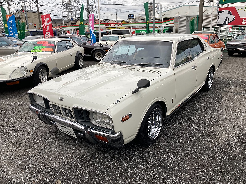 日産 グロリア　4ドアハードトップ(6枚目)