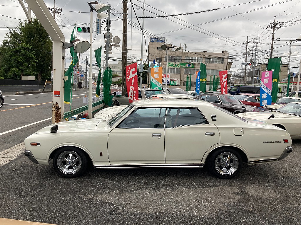 日産 グロリア　4ドアハードトップ(7枚目)