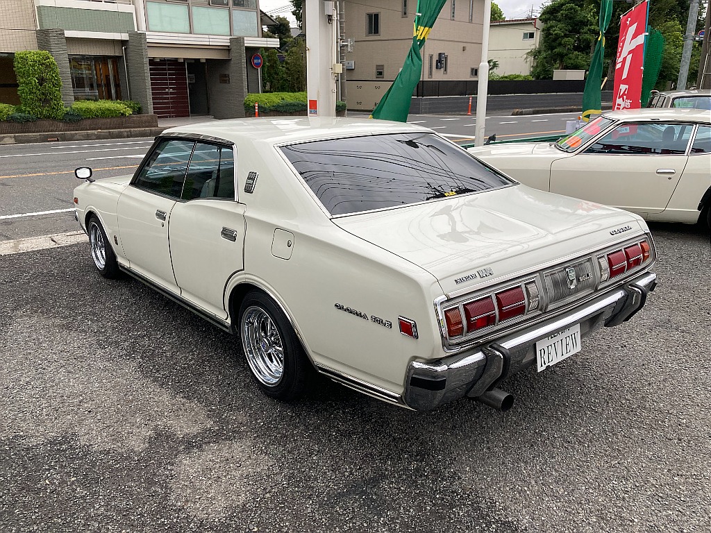 日産 グロリア　4ドアハードトップ(8枚目)