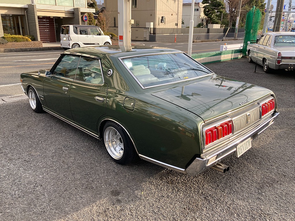 日産 グロリア　4ドアハードトップ(11枚目)