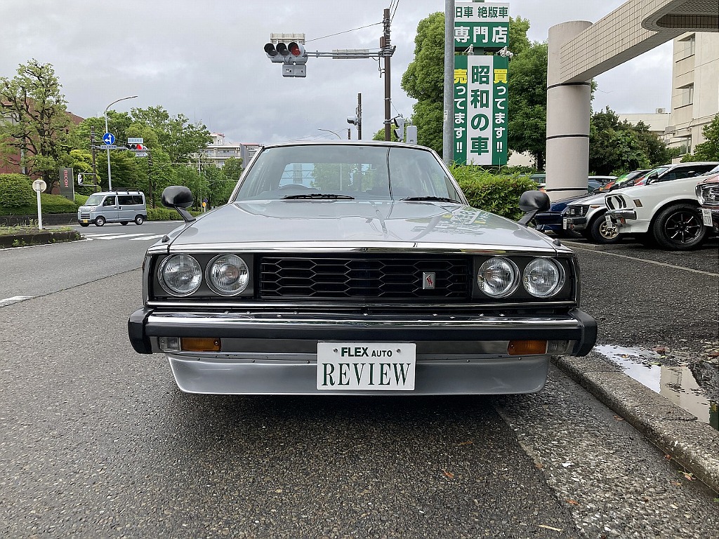 日産 スカイライン4ドア(2枚目)