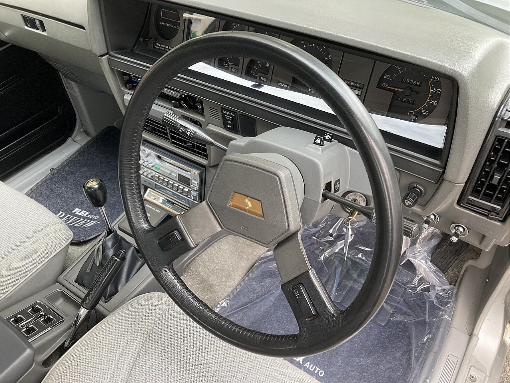 日産 スカイライン4ドア(13枚目)