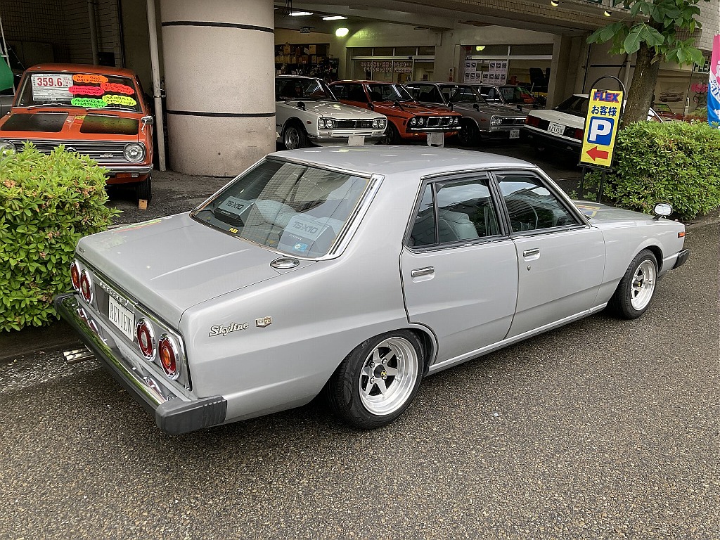 日産 スカイライン4ドア(5枚目)