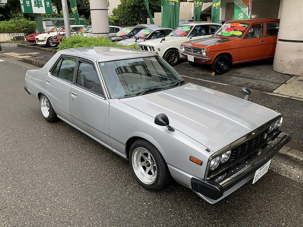 日産 スカイライン4ドア(1枚目)