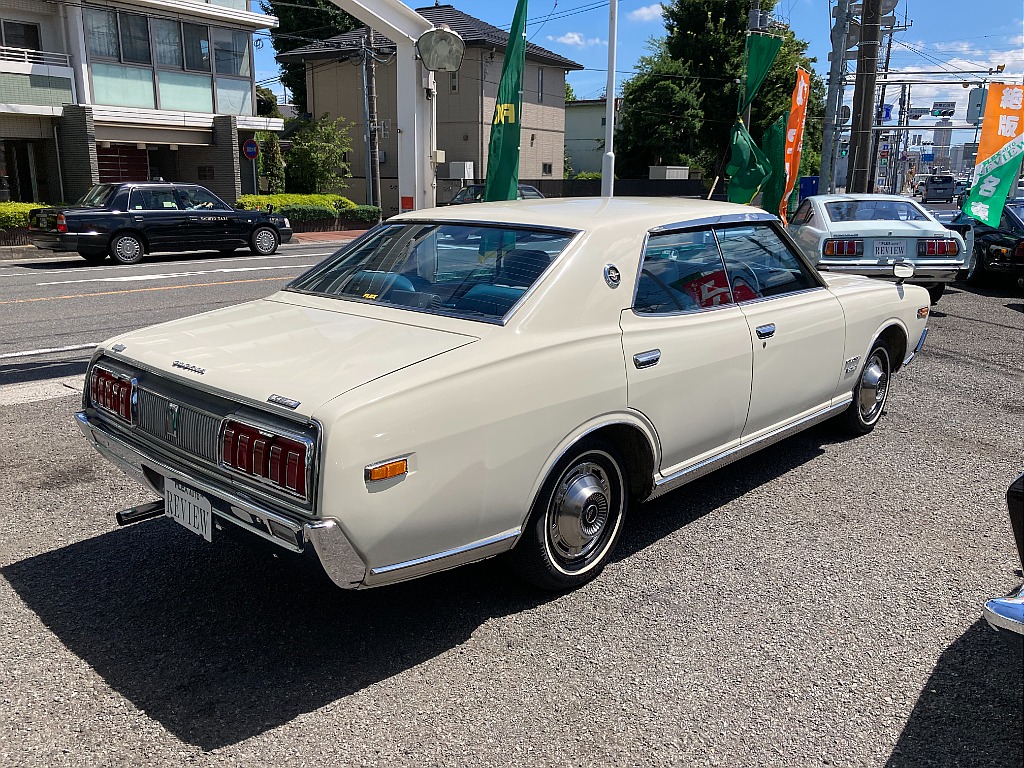 日産 グロリア　4ドアハードトップ(2枚目)