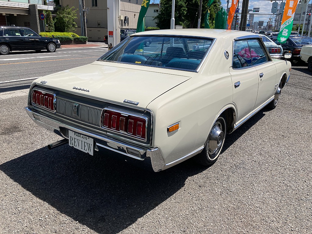 日産 グロリア　4ドアハードトップ(14枚目)