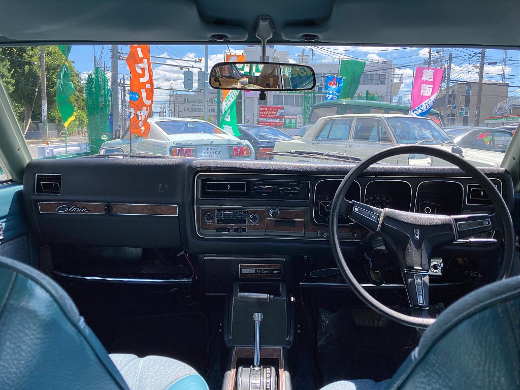 日産 グロリア　4ドアハードトップ(20枚目)