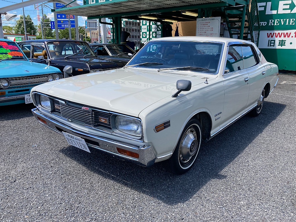 日産 グロリア　4ドアハードトップ(9枚目)