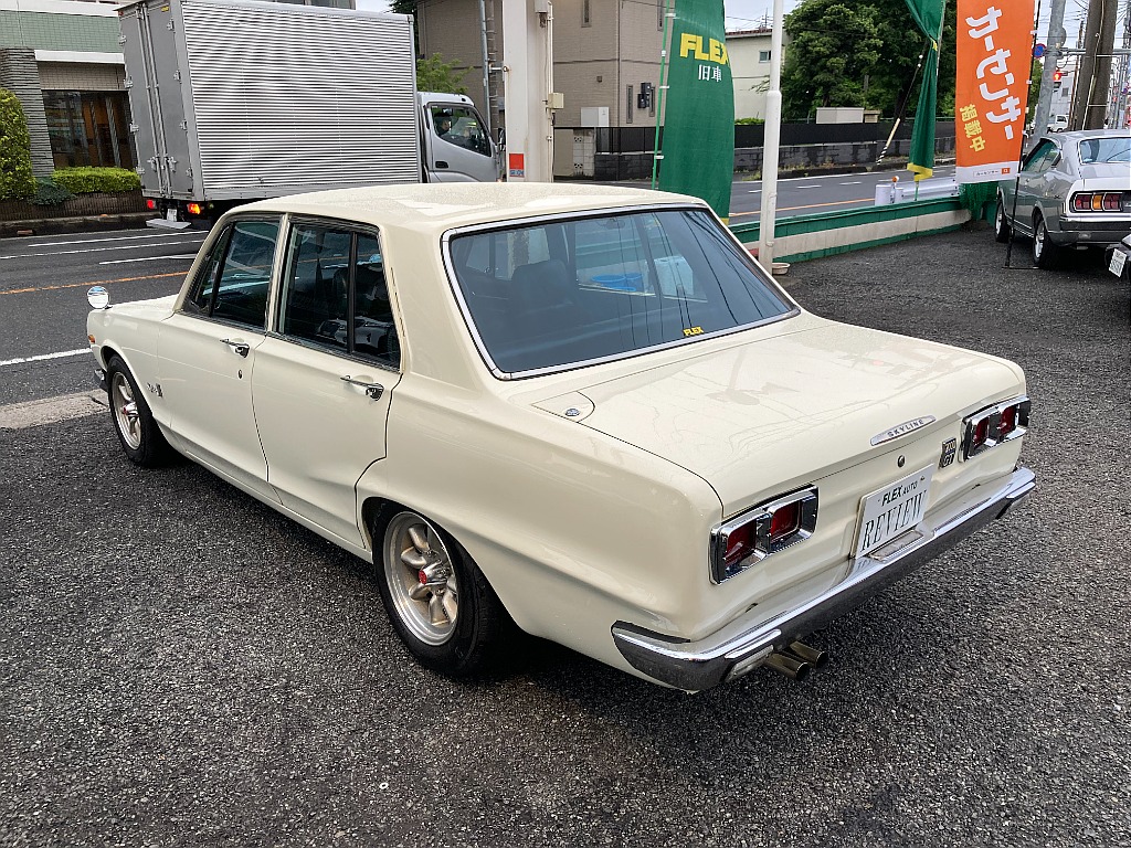 日産 スカイライン　4ドア(11枚目)