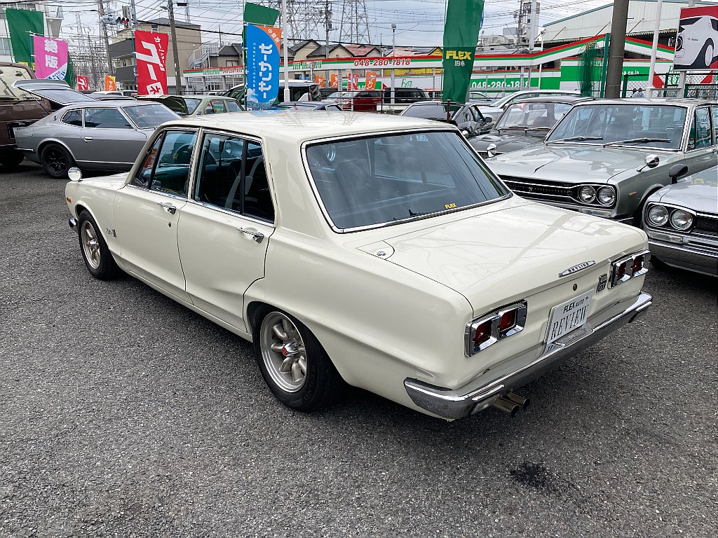 日産 スカイライン　4ドア(12枚目)