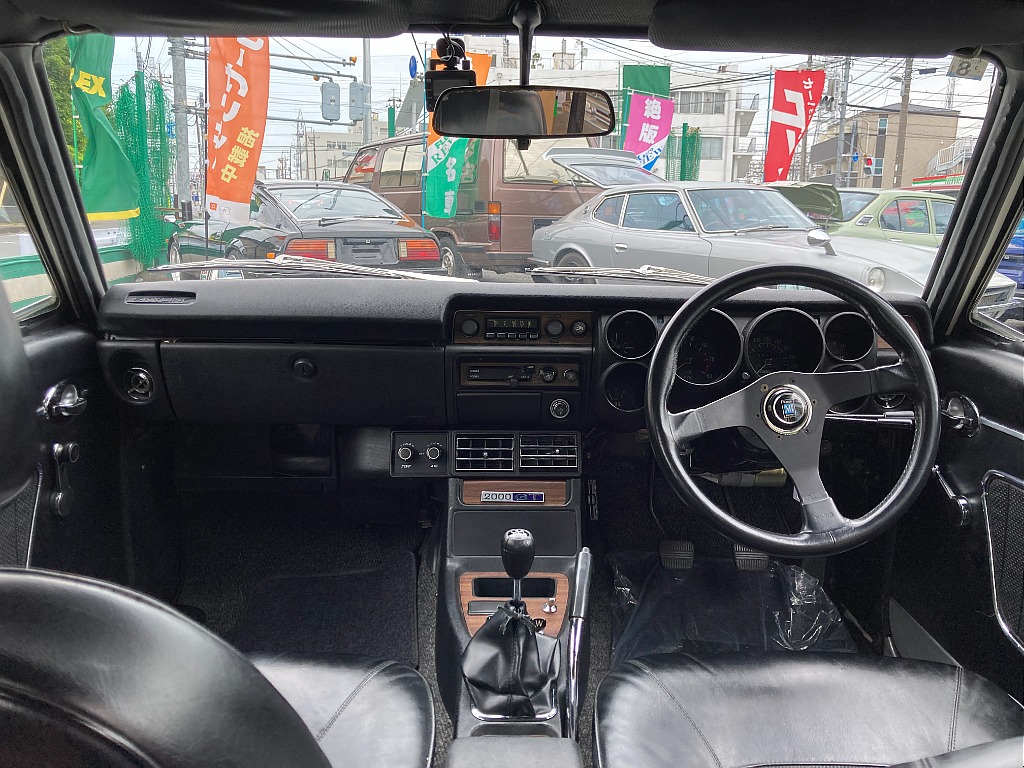 日産 スカイライン　4ドア(20枚目)