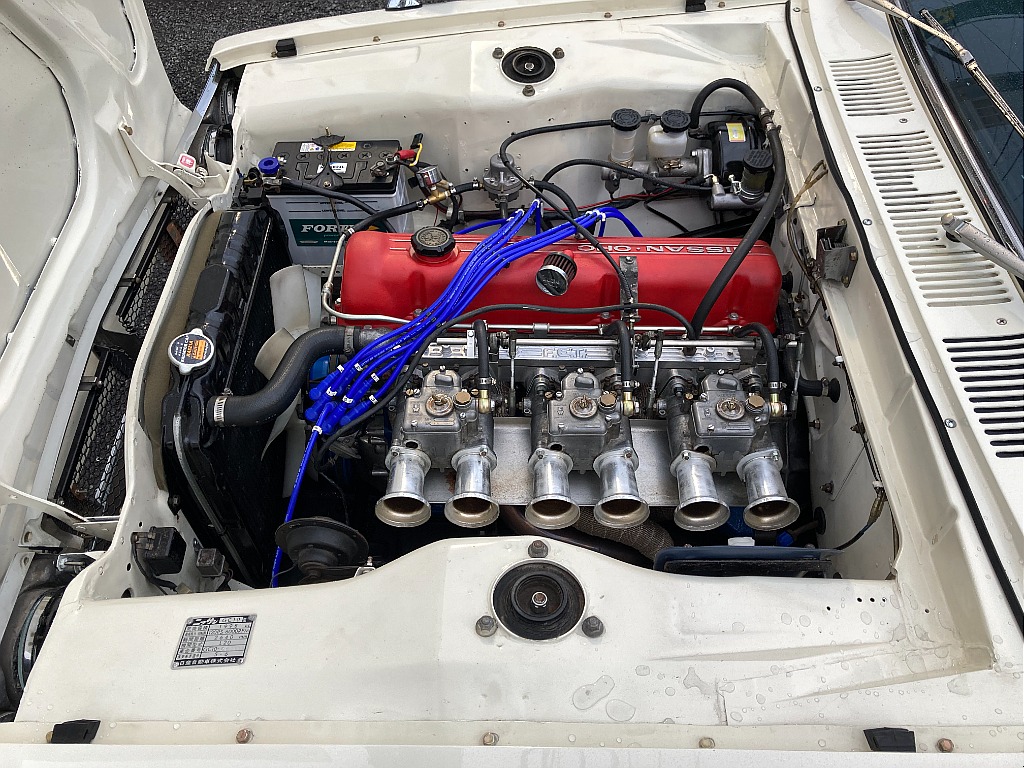 日産 スカイライン　4ドア(4枚目)