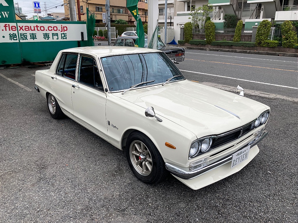 日産 スカイライン　4ドア(1枚目)