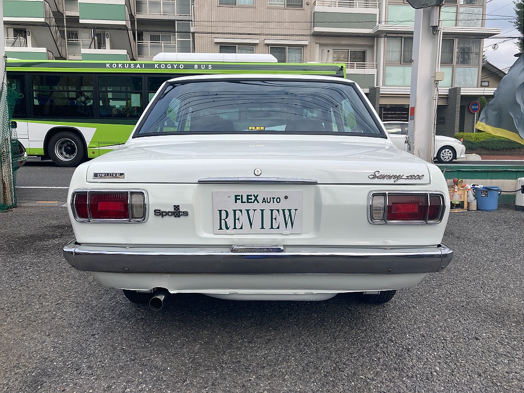 日産 サニー　4ドア(12枚目)