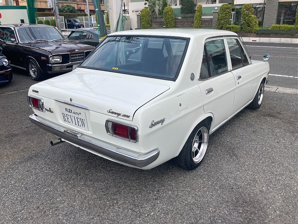 日産 サニー　4ドア(13枚目)