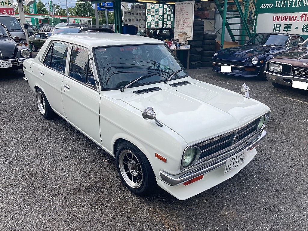 日産 サニー　4ドア(1枚目)