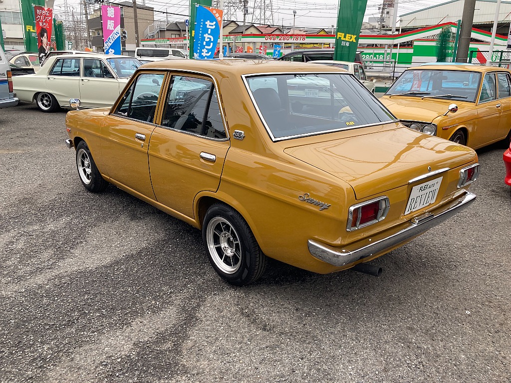 日産 サニー　4ドアセダン(12枚目)