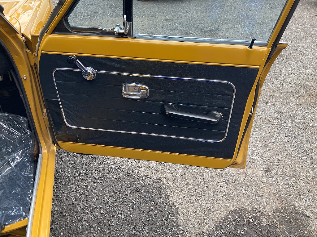 日産 サニー　4ドアセダン(17枚目)