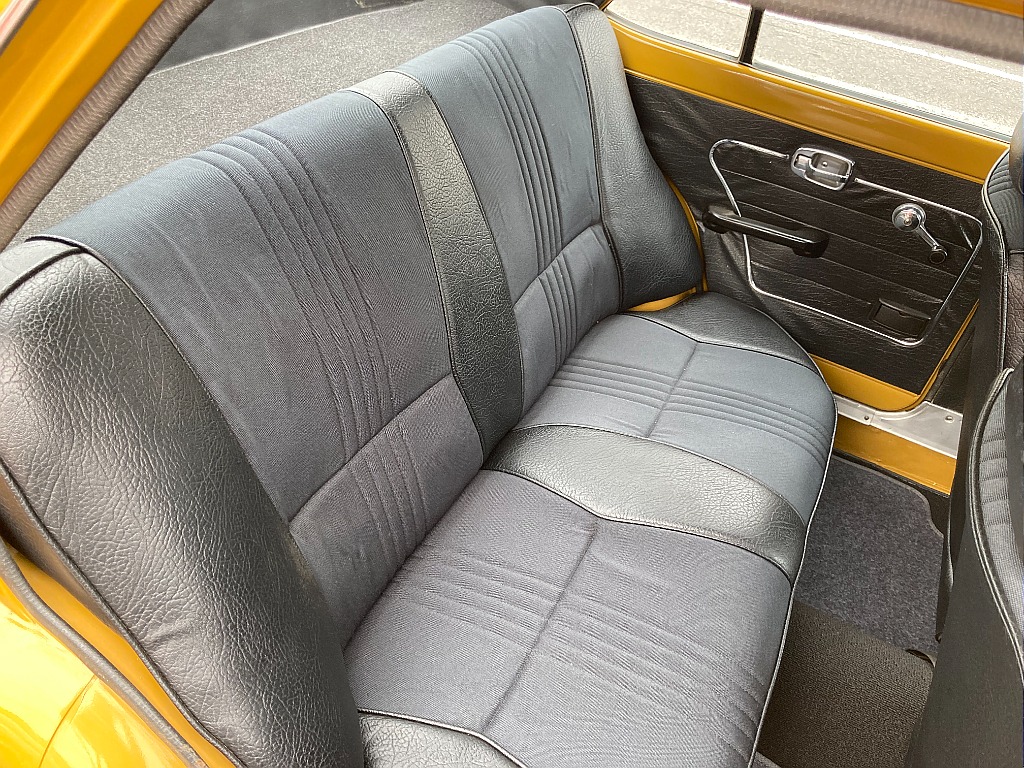 日産 サニー　4ドアセダン(6枚目)