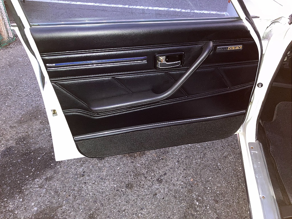 日産 スカイライン　4ドア(14枚目)