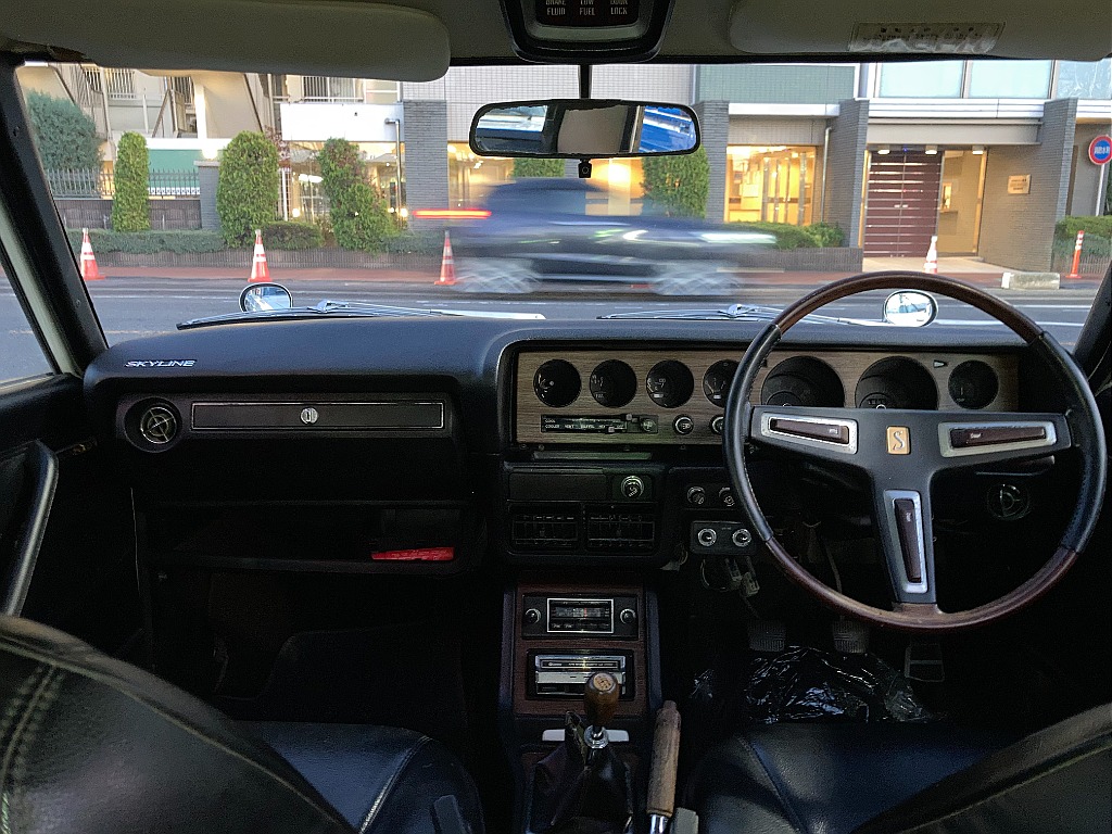 日産 スカイライン　4ドア(17枚目)