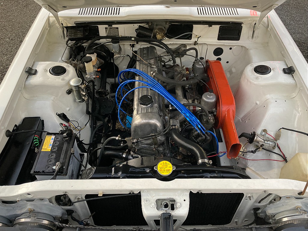 日産 スカイライン　4ドア(4枚目)