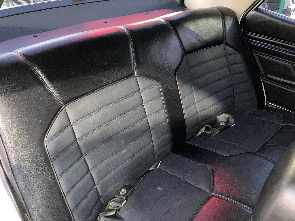 日産 スカイライン　4ドア(6枚目)