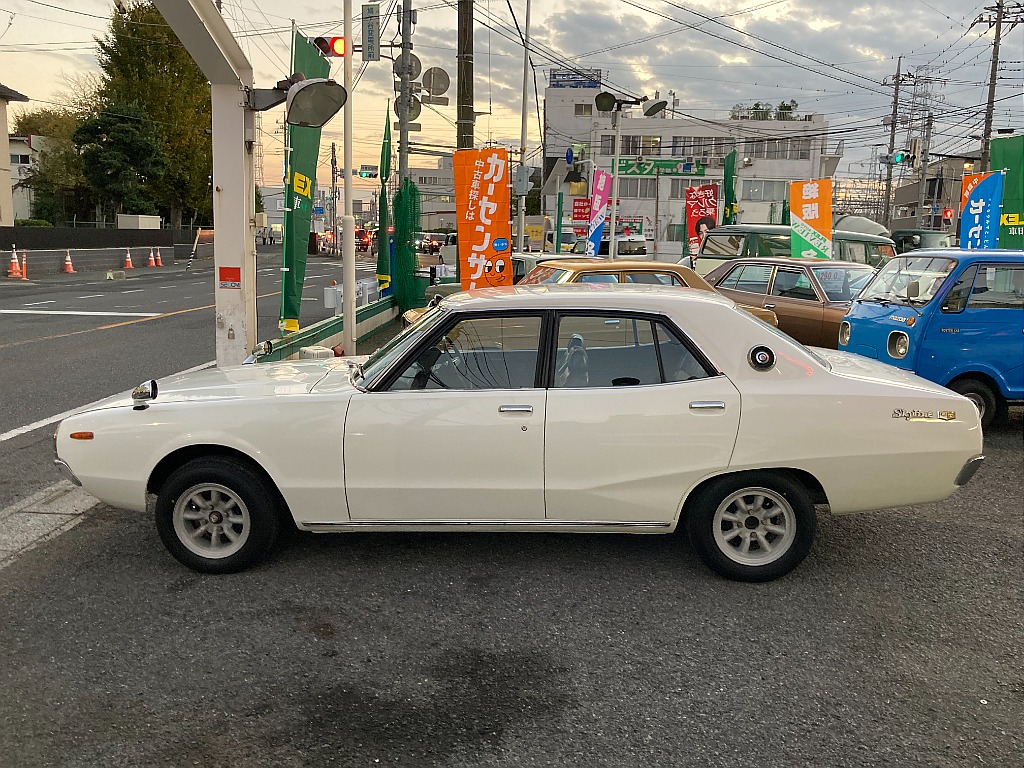 日産 スカイライン　4ドア(10枚目)