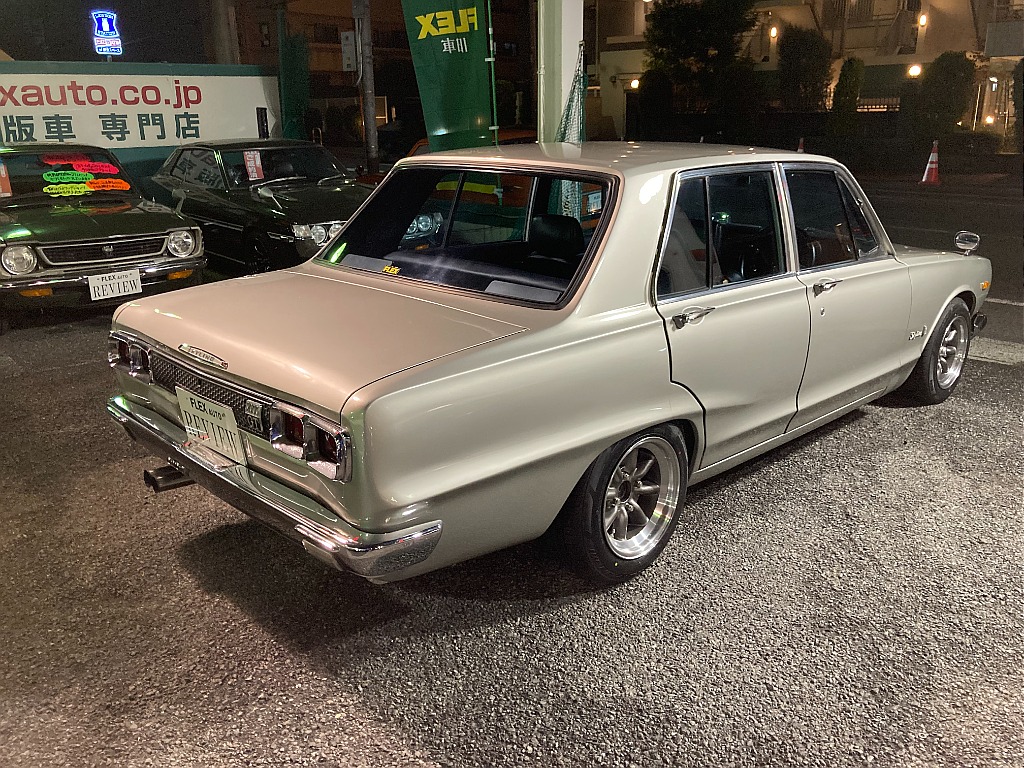 日産 スカイライン　4ドア(2枚目)