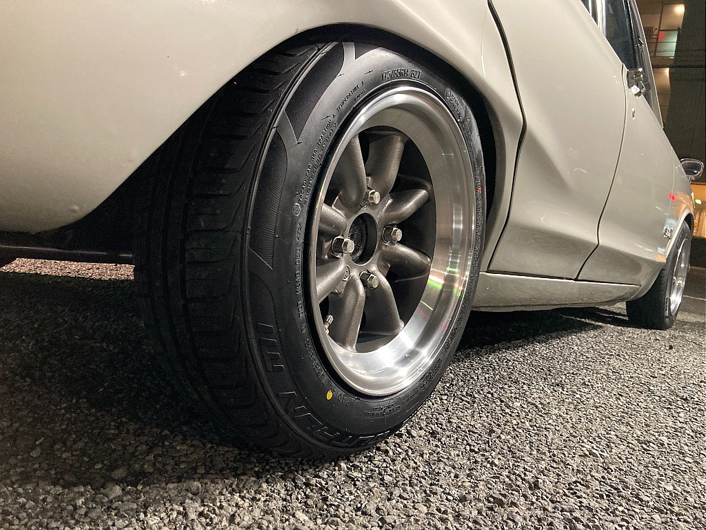 日産 スカイライン　4ドア(14枚目)