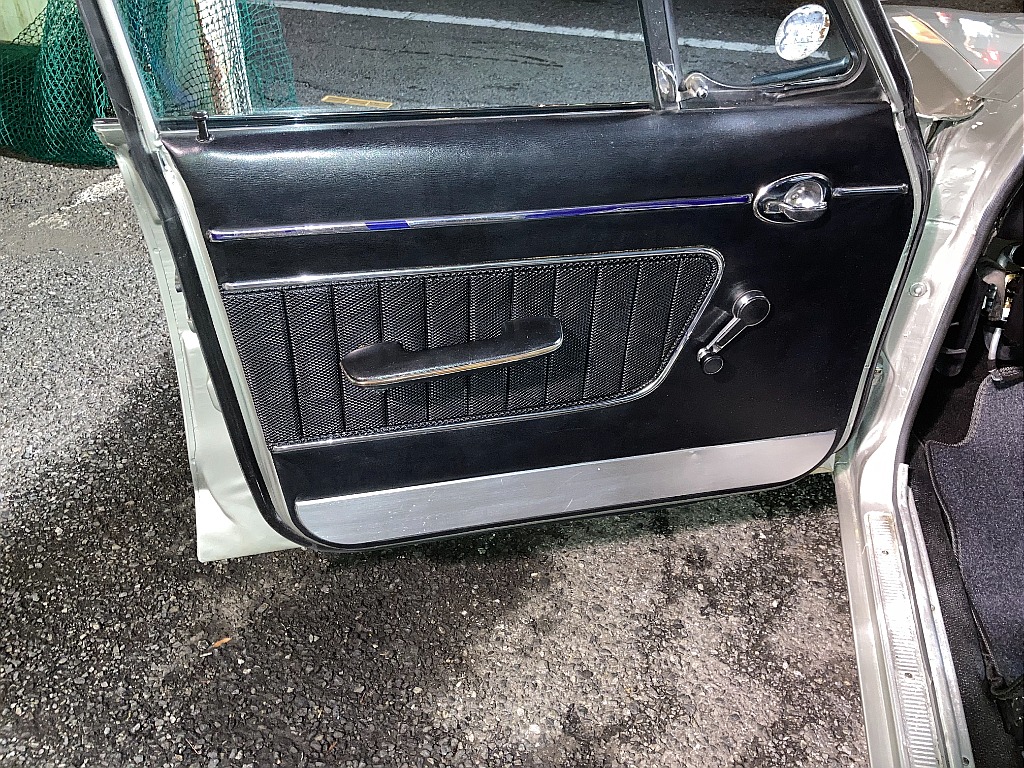 日産 スカイライン　4ドア(15枚目)