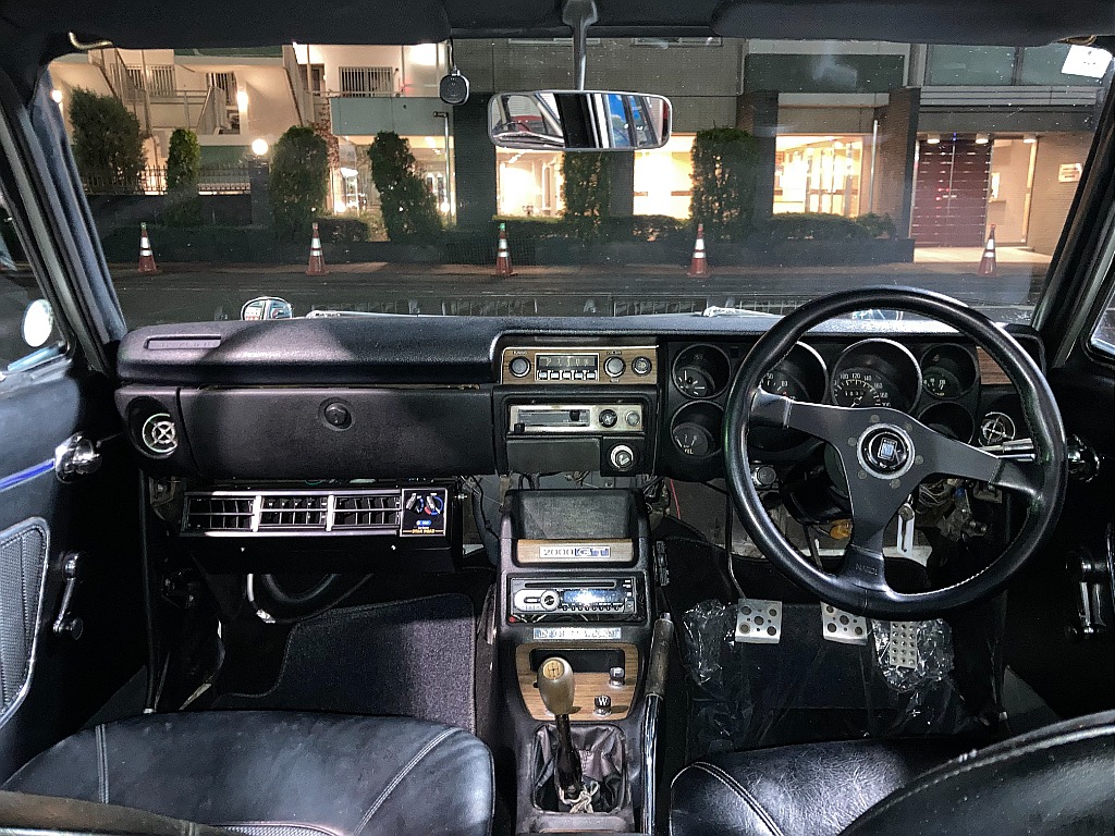 日産 スカイライン　4ドア(20枚目)