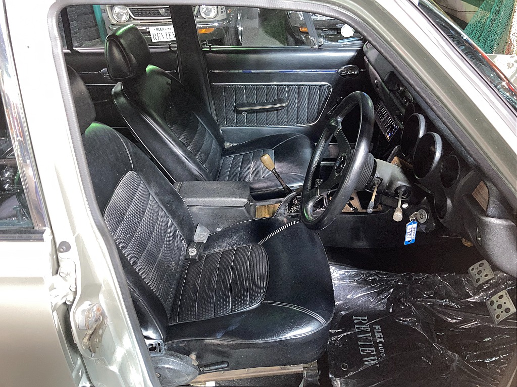 日産 スカイライン　4ドア(5枚目)