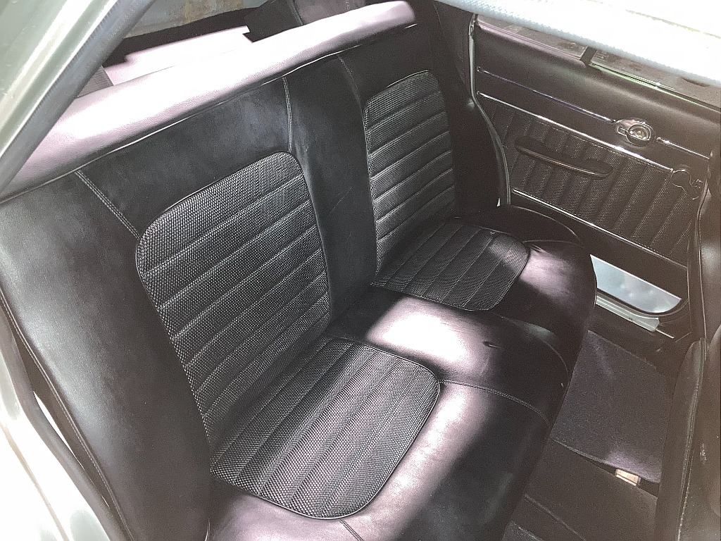 日産 スカイライン　4ドア(6枚目)