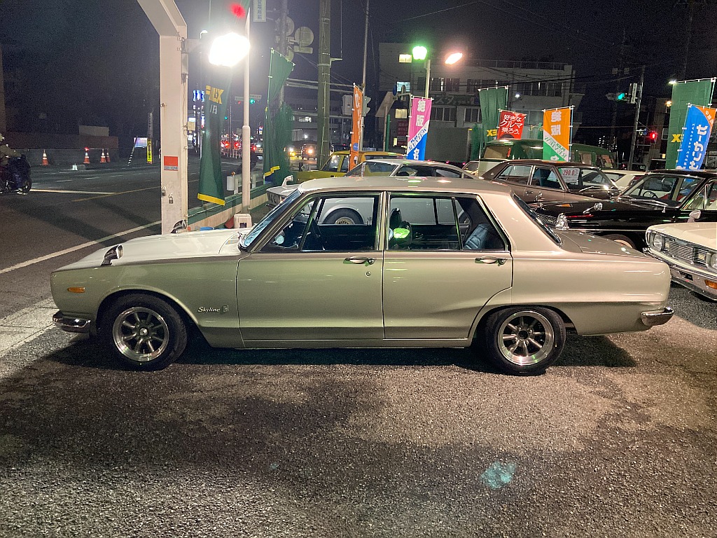 日産 スカイライン　4ドア(10枚目)
