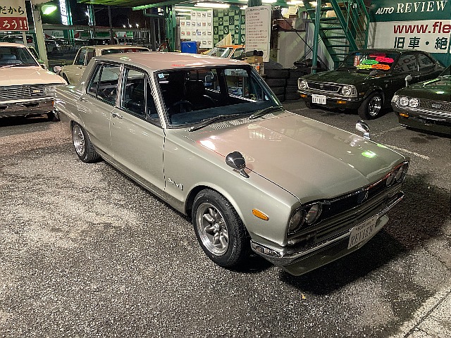 スカイライン　4ドア 2000GT