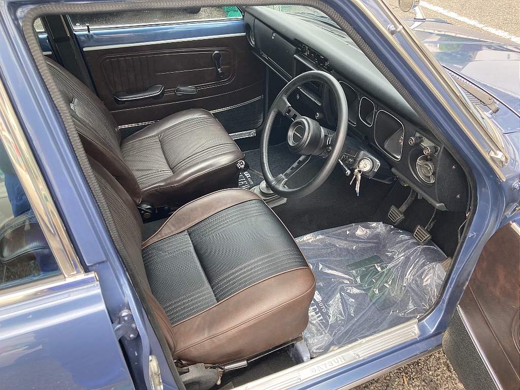 日産 ブルーバード　4ドア(3枚目)